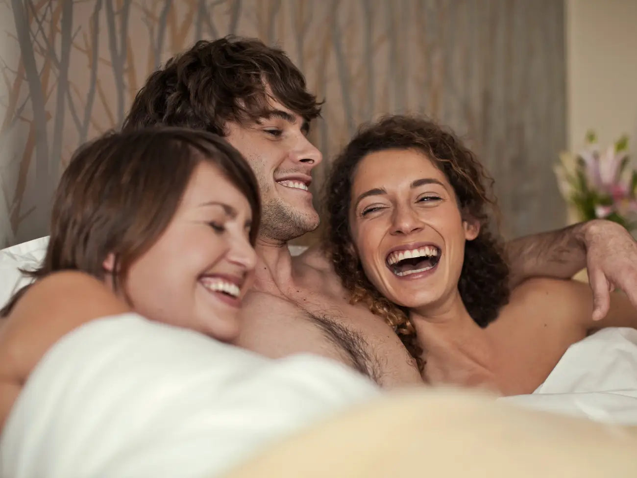 Business Insider: H​ow to have a good threesome